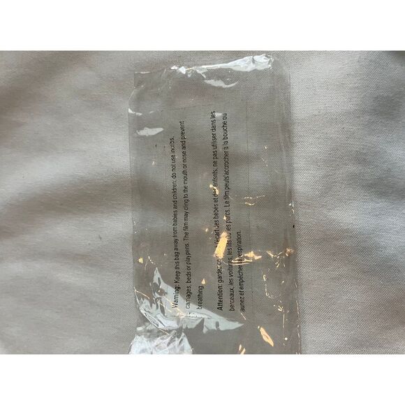 NWT Lilly Pulitzer RARE Gold Contactless No Touch Door Opener Keychain or Gift - Picture 8 of 8